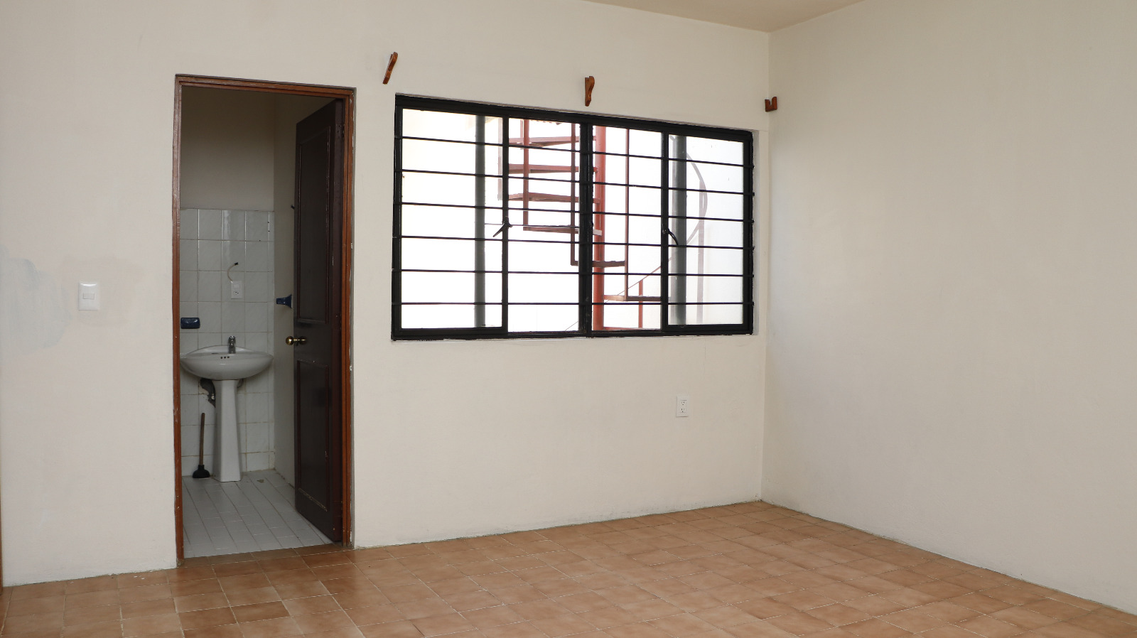 COMMERCIAL HOUSE FOR RENT IN BRENAMIEL OAXACA